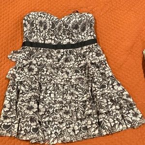 M- brown dress